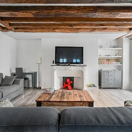 Grand 2 Pieces Typique Du Marais Apartment