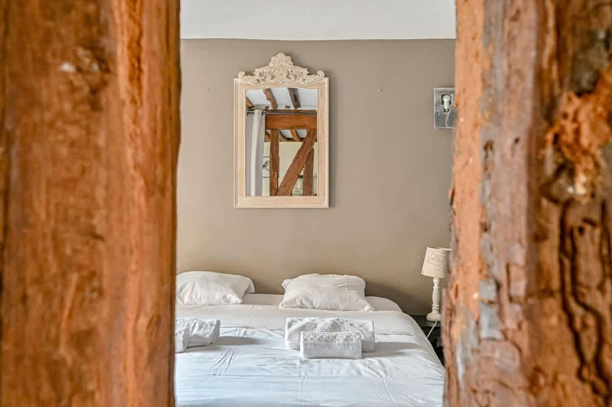 Apartment Grand 2 Pieces Typique Du Marais Paris